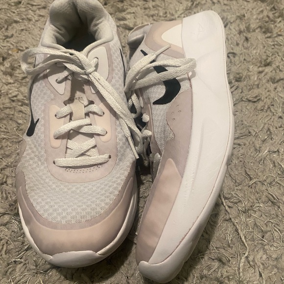 Nike shoes - Picture 2 of 6